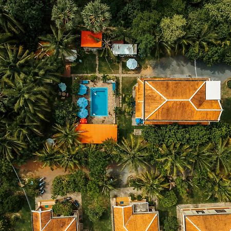 Karma Traders Kampot Hostel Exterior photo
